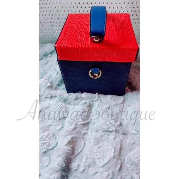 Grace Box Crossbody Handbag - Picture 8 of 12